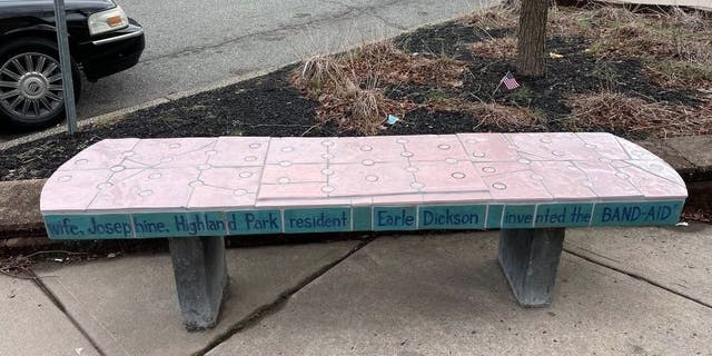 Meet the American who invented Band-Aids 12 Band-Aid inventor Earle Dickson lived in Highland Park, New Jersey. The community installed a Band-Aid bench on South Fourth Avenue in 2019 in Dickson's honor. Local artist JoAnn Boscarino created it.