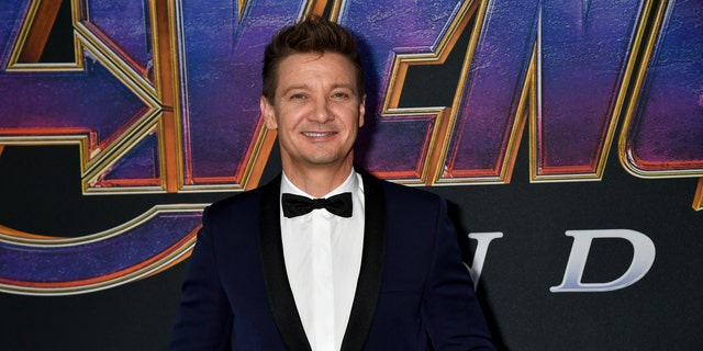 Jeremy Renner is being praised arsenic  a real-life leader  arsenic  much  details look   pursuing  his snowplowing accident.