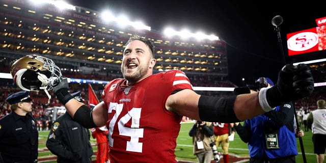 Mantan ofensif San Francisco 49ers menangani Joe Staley
