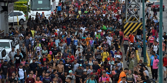 Migran Amerika Latin ikut serta dalam karavan menuju perbatasan dengan Amerika Serikat, di Huehuetan, negara bagian Chiapas, Meksiko, pada 7 Juni 2022.