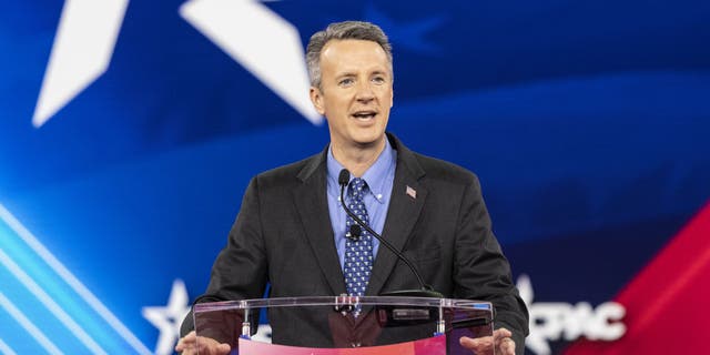 Rep Ben Cline, R-Va., berbagi sentimen Van Drew, juga menyerukan pencarian dokumen Senat Biden, mengatakan bahwa hanya "karena kami tidak tahu bahwa Presiden Biden telah menyimpan dokumen rahasia di Penn Biden Center dan di rumahnya di Wilmington, kami tidak tahu apakah ada surat kabar yang disumbangkan Biden ke Universitas Delaware dari hari-harinya di Senat AS berisi informasi rahasia."