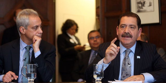 Then-Mayor Rahm Emanuel, left, and Jesus "Chuy" Garcia debate at a Chicago Tribune Editorial Board meeting on Jan. 27, 2015.
