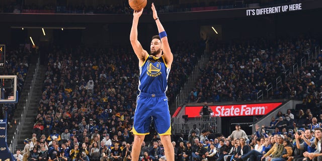 Klay Thompson of the Golden State Warriors shoots against the Atlanta Hawks on January 2, 2023 at the Chase Center in San Francisco, California.