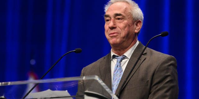 Anggota Dewan DC untuk Bangsal Tiga, Matthew Frumin berbicara dalam upacara pelantikan Walikota dan Dewan DC di Walter E. Washington Convention Center pada hari Senin, 02 Januari 2023, di Washington, DC
