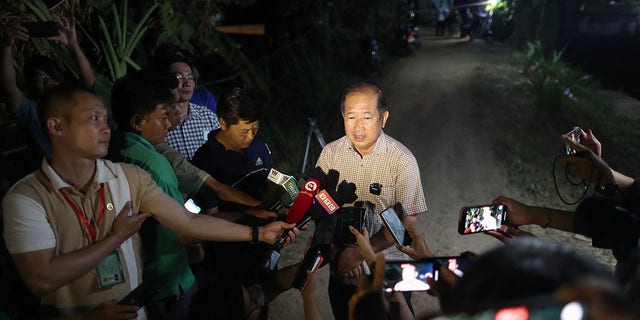 Duan Tan Po, vice-presidente da Comissão Popular Provincial de Dong Thap, falou à mídia na província de Dong Thap em 4 de janeiro de 2023, com a notícia da morte de um menino preso em um buraco profundo em um canteiro de obras. 