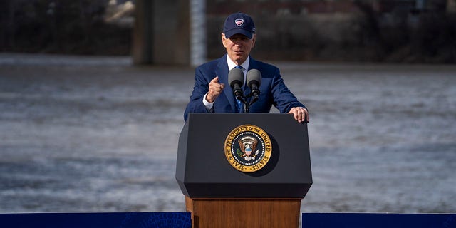 El presidente Joe Biden habla sobre sus planes económicos y de infraestructura el 4 de enero de 2023 en Covington, Kentucky.
