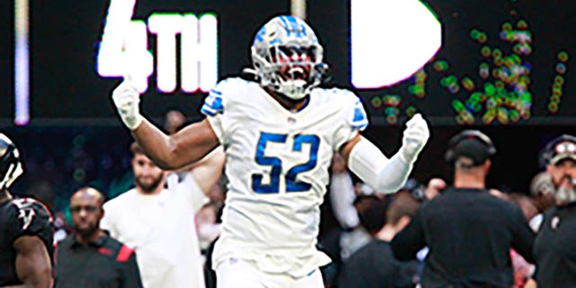 Jessie Lemonier de los Detroit Lions celebra un balón suelto contra los Falcons en el Mercedes-Benz Stadium el 26 de diciembre de 2021 en Atlanta.