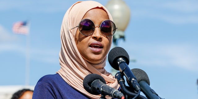 Rep. Ilhan Omar (D-MN) mempertahankan kehadiran TikTok yang aktif.