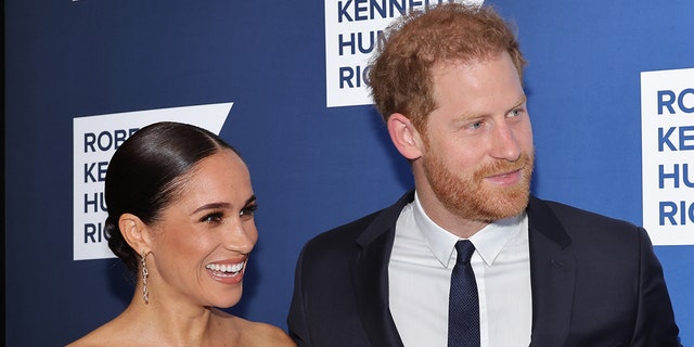 Un Initié Royal Dit Que Meghan Markle Est Une Grande Actrice Parce Qu'Elle A Réussi À Convaincre Le Prince Harry De Tant De Choses.