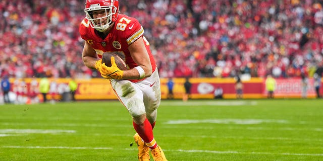 Travis Kelce of the Chiefs makes a touchdown catch against the Jacksonville Jaguars on January 21, 2023 in Kansas City, Missouri.