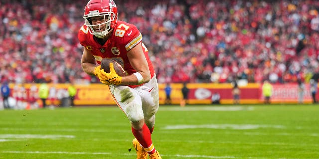 Travis Kelce of the Kansas City Chiefs makes a touchdown reception against the Jacksonville Jaguars at GEHA Field at Arrowhead Stadium on January 21, 2023 in Kansas City, Missouri. 