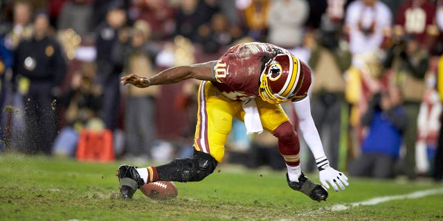 Washington Redskins QB Robert Griffin III (10) in action vs Seattle Seahawks at FedEx Field. Griffin injured his knee on the play.