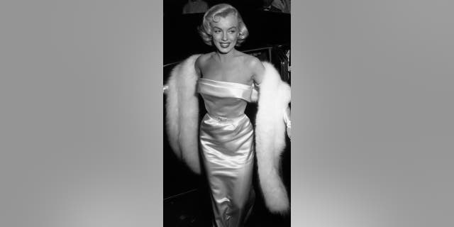 Marilyn Monroe was een opkomende actrice in 1952 toen ze Joe DiMaggio van de New York Yankees ontmoette.