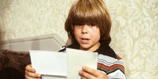 Adam Rich reading two pieces of paper in "Eight Is Enough" episode