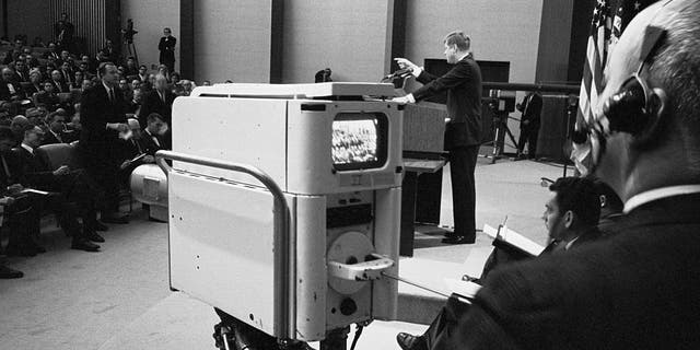 On this day in history, Jan. 25, 1961, JFK hosts first live televised presidential press conference President Kennedy was the first chief executive to allow his press conferences to be televised live from the State Dept. Building — or anywhere else.