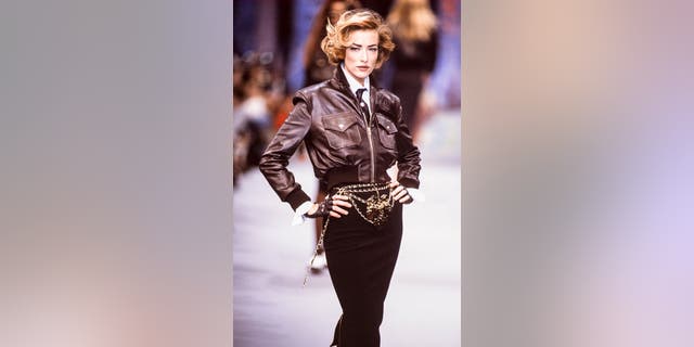 Patitz walks the runway at the Chanel Spring/Summer 1991-92 fashion show.