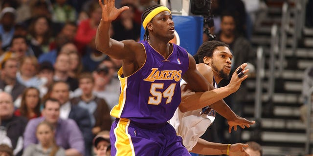 Kwame Brown of the Los Angeles Lakers battles for the ball against Ethan Thomas of the Wizards on Dec.  26, 2005, at the MCI Center in Washington, DC