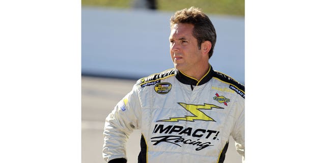 October 22, 2010: Hermie Sadler during qualifying for the Tums Fast Relief 500 race at Martinsville Speedway in Martinsville, VA.