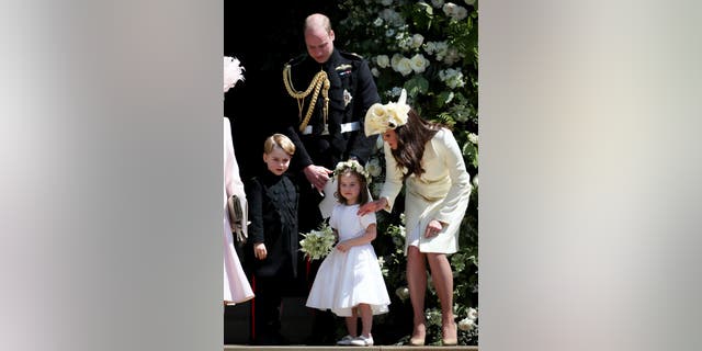 Avant le mariage, Harry a rappelé que Middleton était bouleversée par la robe de demoiselle d'honneur de sa fille, la princesse Charlotte.