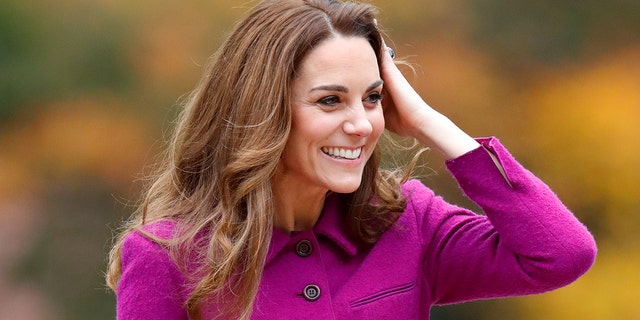 Kate Middleton est considérée comme la mère souriante de trois enfants qui peut réconforter les parents en deuil dans un hospice pour enfants ou épater la nation en jouant du piano lors d'un concert de Noël télévisé.