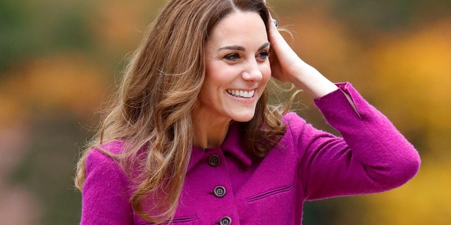 Kate Middleton est considérée comme la mère souriante de trois enfants qui peut réconforter les parents en deuil dans un hospice pour enfants ou épater la nation en jouant du piano lors d'un concert de Noël télévisé.