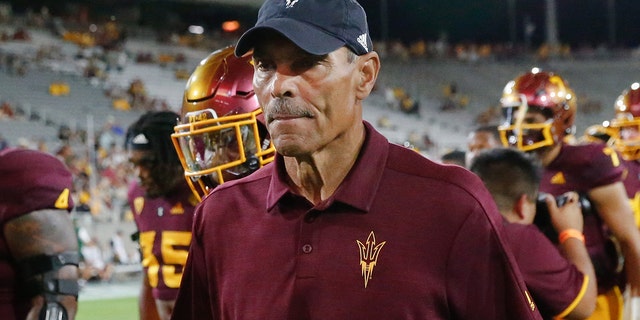 Arizona State Sun Devils head coach Herm Edwards runs off the field with his team before the college football game between the Eastern Michigan Eagles and the Arizona State Sun Devils on Sept. 17, 2022 at Sun Devil Stadium in Tempe, Arizona.