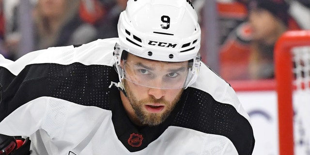 8 november 2022; Philadelphia, Pennsylvania, VS; Philadelphia Flyers-verdediger Ivan Provorov (9) speelt tegen de St. Louis Blues in Wells Fargo Center.