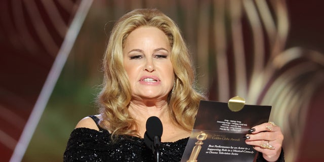 Jennifer Coolidge joked she was at the Golden Globes to present an Oscar.