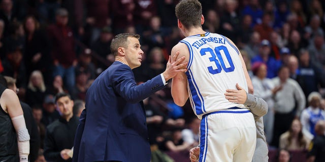 Duke Blue Devils head coach Jon Scheyer and center Kyle Filipowski (30) in the second half during a game against the Virginia Tech Hokies at Cassell Coliseum on January 23, 2023 in Blacksburg, Virginia.