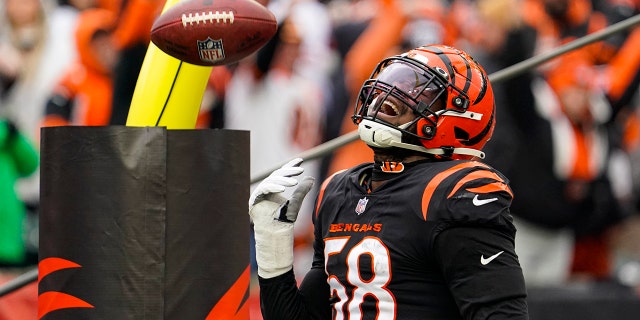 Bengals top Ravens to avoid coin-flip scenario for playoffs Cincinnati Bengals defensive end Joseph Ossai (58) celebrates after recovering a fumble for a touchdown against the Baltimore Ravens in the first half of an NFL football game in Cincinnati, Sunday, Jan. 8, 2023.