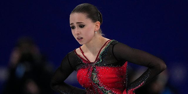 Kamila Valieva van het Russisch Olympisch Comité reageert na het free skate-programma voor vrouwen tijdens de kunstschaatswedstrijd op de Olympische Winterspelen van 2022 op 17 februari 2022 in Peking.