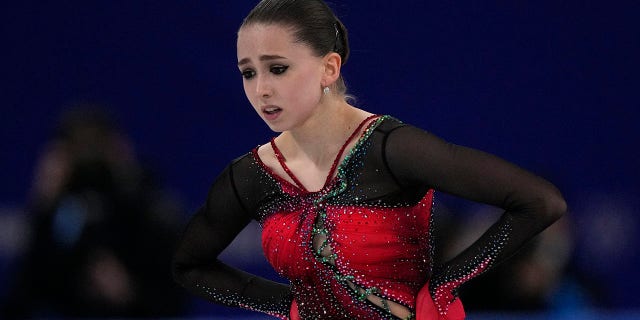 Kamila Valieva van het Russisch Olympisch Comité reageert na het free skate-programma voor vrouwen tijdens de kunstschaatswedstrijd op de Olympische Winterspelen van 2022 op 17 februari 2022 in Peking.