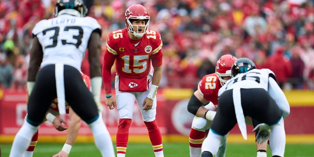 Patrick Mahomes #15 of the Kansas City Chiefs calls a play at the line against the Jacksonville Jaguars during the first half at GEHA Field at Arrowhead Stadium on January 21, 2023 in Kansas City, Missouri.