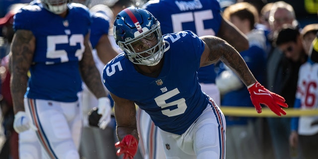 New York Giants defensive end Kayvon Thibodeaux warms up before the Indianapolis Colts game at MetLife Stadium on January 1, 2023, in East Rutherford, New Jersey.