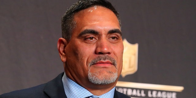 Hall Pro Football Hall of Fame inductee and former New York Jet Kevin Mawae on Feb. 2, 2019 at the Fox Theatre in Atlanta.