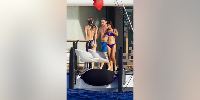 Leonardo Dicaprio Spotted Alongside Multiple Bikini Clad Women On Yacht Fox News 