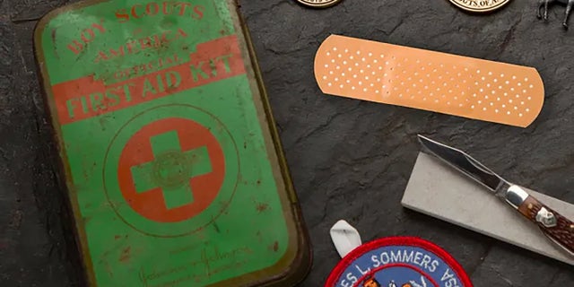 Meet the American who invented Band-Aids 10 Johnson & Johnson helped popularize Band-Aids by packing them in first-aid kits for Boy Scouts. After an initial kit came in a simple cardboard box, Johnson & Johnson debuted an upgraded BSA first-aid kit in a tin box. Inside, scouts found burn and antibiotic creams, first-aid instructions and several kinds of bandages, including Band-Aids.