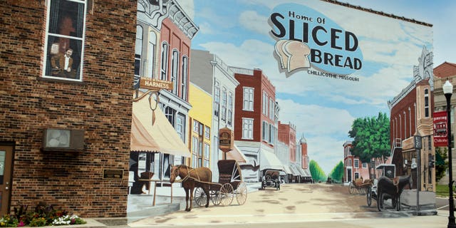 Chilicothe Baking Co. in Chillicothe, Missouri, introduced sliced bread on July 7, 1928. The "Home of Sliced Bread" honors its legacy with a giant mural today.