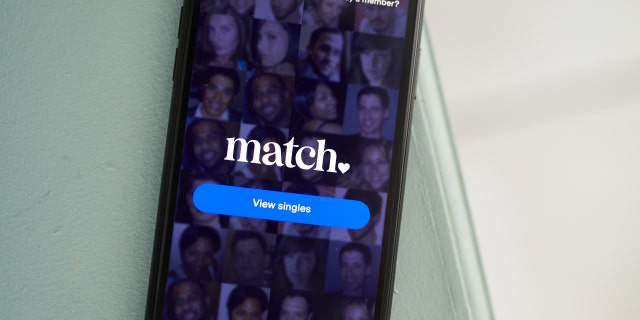 Aplikasi Match Group Inc. pada smartphone yang diatur di Saint Thomas, Virgin Islands, Amerika Serikat, pada Jumat, 29 Januari 2021.