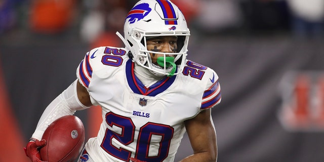 Buffalo Bills running back Nyheim Hines warms up before the Bengals game on Jan. 2, 2023, at Paycor Stadium in Cincinnati, Ohio.