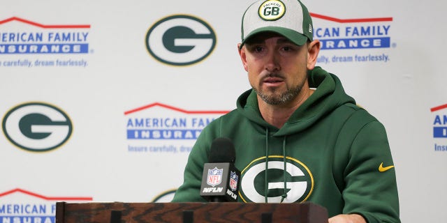 El entrenador en jefe de los Green Bay Packers, Matt LaFleur, habla después de un partido en el Highmark Stadium el 30 de octubre de 2022, en Orchard Park, NY