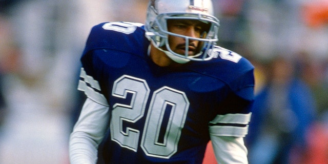 Ray Horton of the Dallas Cowboys in action against the Philadelphia Eagles during a game Dec. 10, 1989, at Veterans Stadium in Philadelphia. Horton played for the Cowboys from 1989-92.