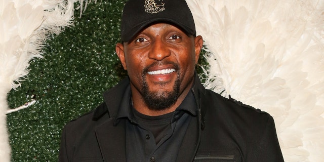 El exjugador de la NFL Ray Lewis asiste al lanzamiento de Famecast Media del primer Designer Brand Accelerator el 20 de abril de 2022 en Santa Mónica, California.