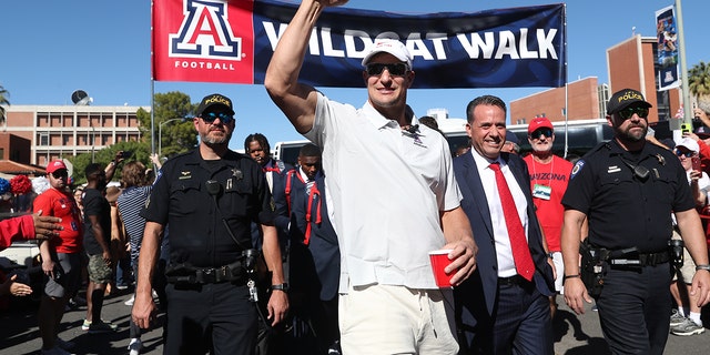 Rob Gronkowski planning to return to Tampa Bay Buccaneers in 2021, might  coach Arizona Wildcats' spring game - Arizona Desert Swarm