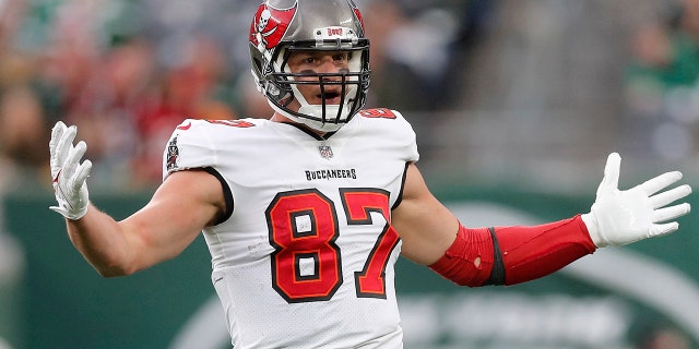 Rob Gronkowski, #87 of the Tampa Bay Buccaneers, in action against the New York Jets at MetLife Stadium on Jan. 2, 2022 in East Rutherford, New Jersey.
