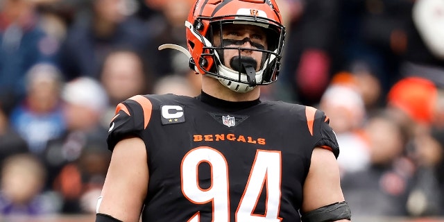 Sam Hubbard #94 of the Cincinnati Bengals lines up to play during the game against the Baltimore Ravens at Paycor Stadium on January 8, 2023 in Cincinnati, Ohio.