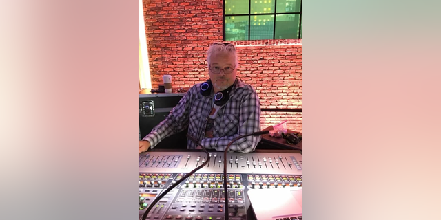 Mark Capps worked with top country artists including Amy Grant, Dixie Chicks, Neil Diamond and more. He was the son of Grand Ole Opry guitarist Jimmy Capps.
