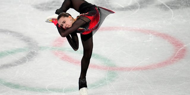 Kamila Valieva van het Russisch Olympisch Comité neemt deel aan het free skate-programma voor vrouwen op de Olympische Winterspelen van 2022 op 17 februari 2022 in Peking.
