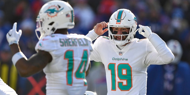 Miami Dolphins quarterback Skylar Thompson (19) signals during the first half against the Buffalo Bills, Sunday, Jan. 15, 2023, in Orchard Park, New York.