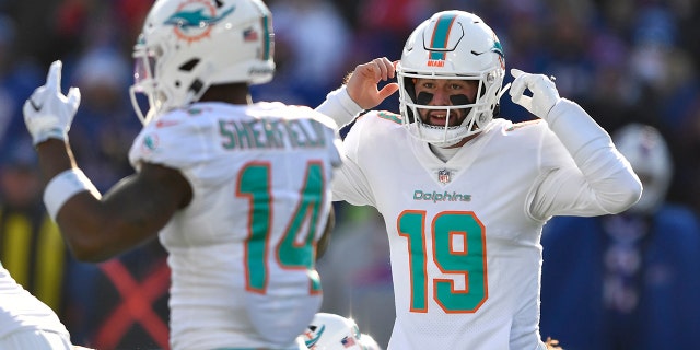 Miami Dolphins quarterback Skylar Thompson (19) signals during the first half against the Buffalo Bills, Sunday, Jan. 15, 2023, in Orchard Park, New York.